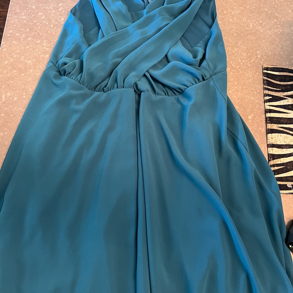 Plus/Curvy Midi Dress 👗 Crossover Neckline